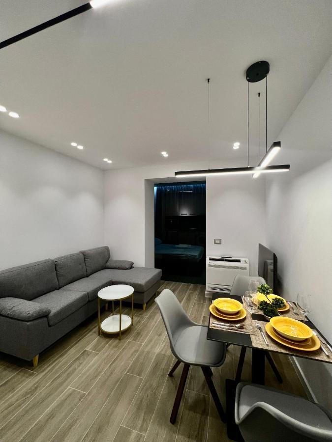 Deluxe Apartment Bllok ติรานา ภายนอก รูปภาพ