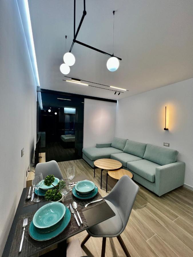 Deluxe Apartment Bllok ติรานา ภายนอก รูปภาพ