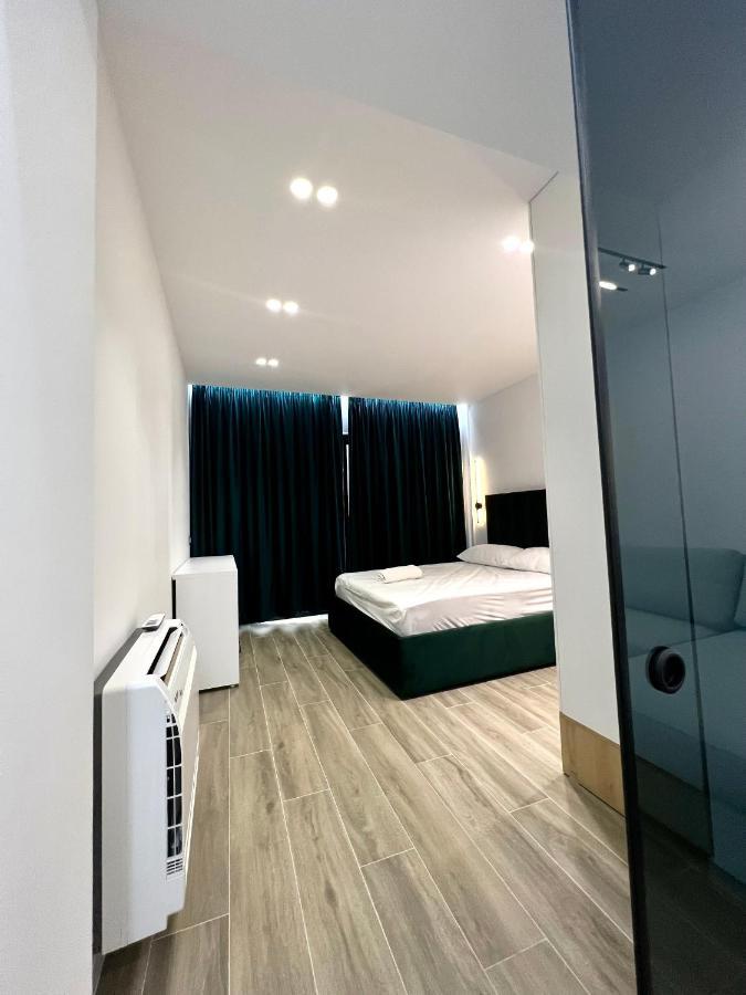 Deluxe Apartment Bllok ติรานา ภายนอก รูปภาพ